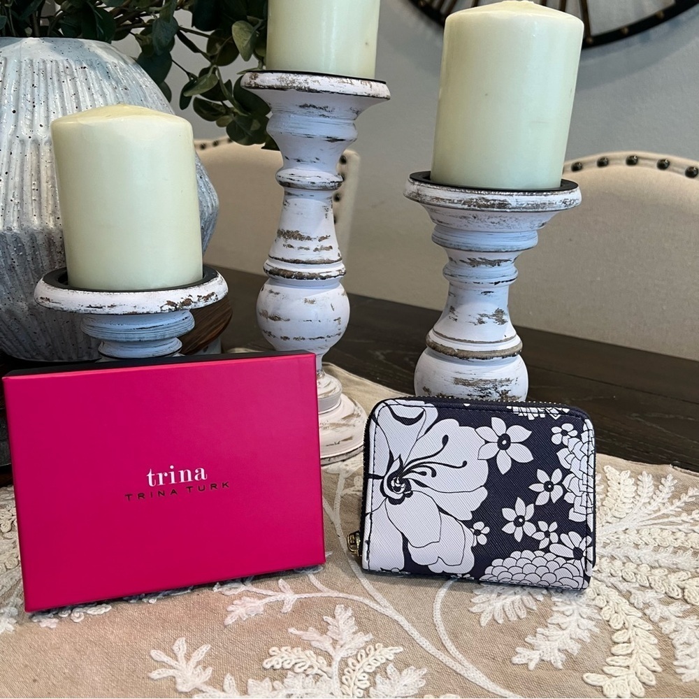 NWT Trina Turk Floral Wallet - Picture 8 of 8